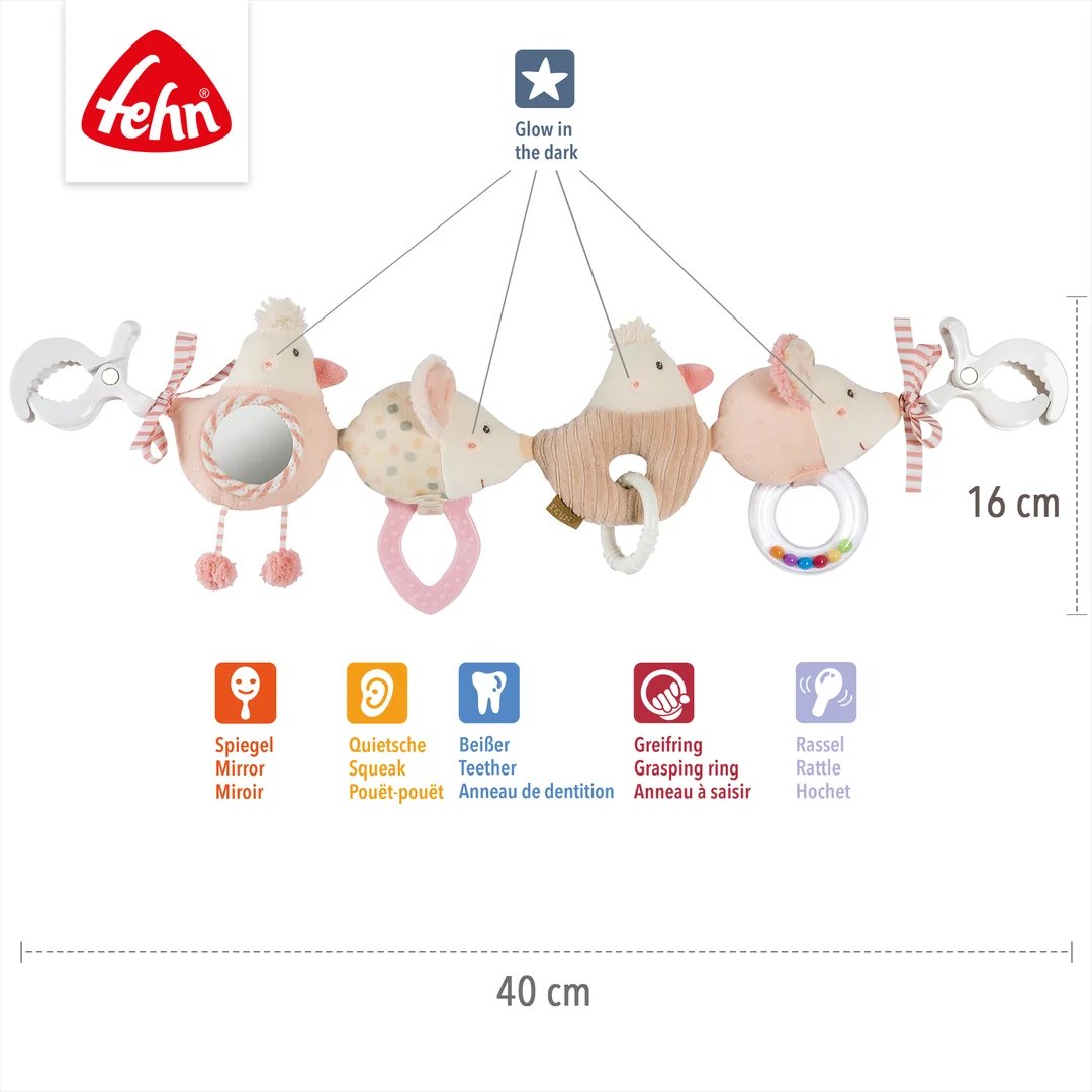 Fehn FehnLand zawieszka do wózka i łóżeczka Farma, różowa zawieszka dziecięca 40 cm z gryzakiem i lusterkiem