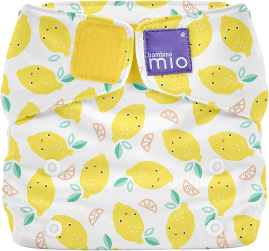 BAMBINO MIO otulacz na pieluchę 9kg+ cytryny, biały otulacz wielorazowy z motywem cytryn