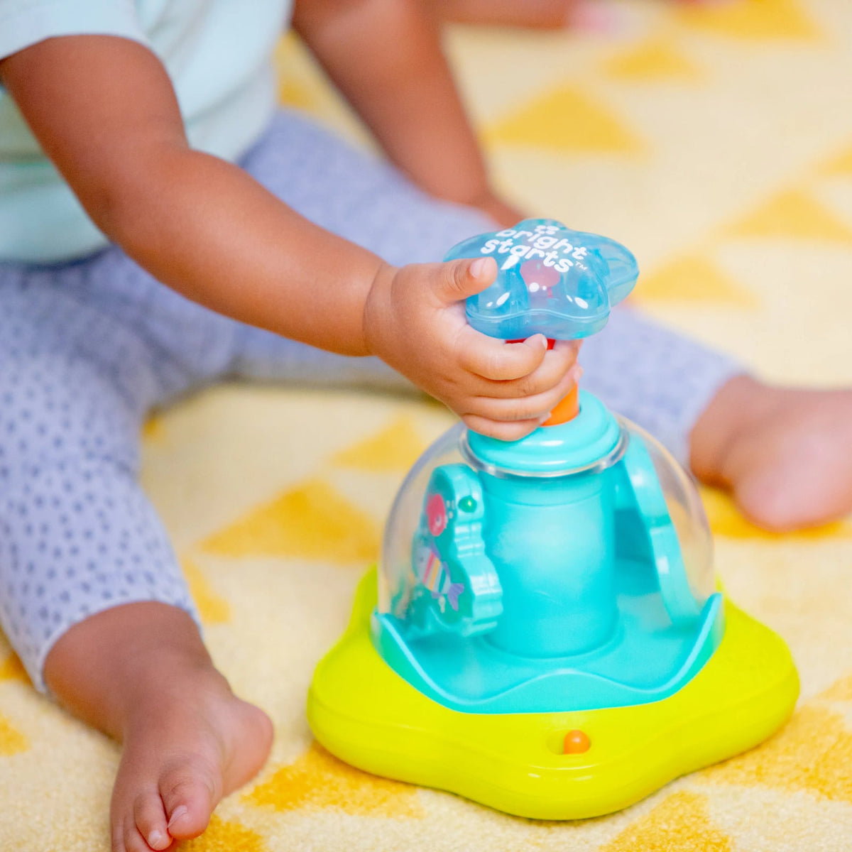 Bright Starts Press Glow Spinner musikalsk legetøj 6m+