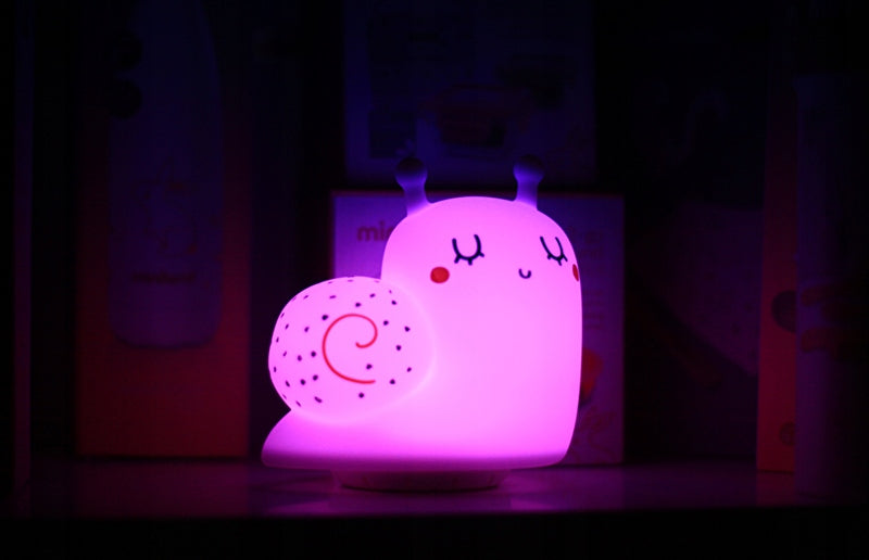 MINILAND Cosy Dreamer natlampe i silikone SNEGL 12,3 x 12,3 cm