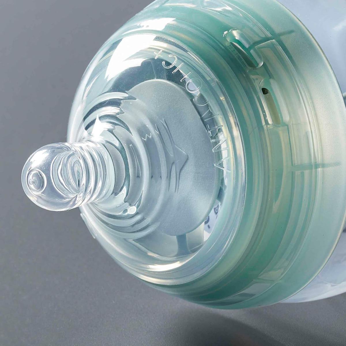 TOMMEE TIPPEE cumik 6 hónap+ 2 db ADVANCED ANTI-COLIC