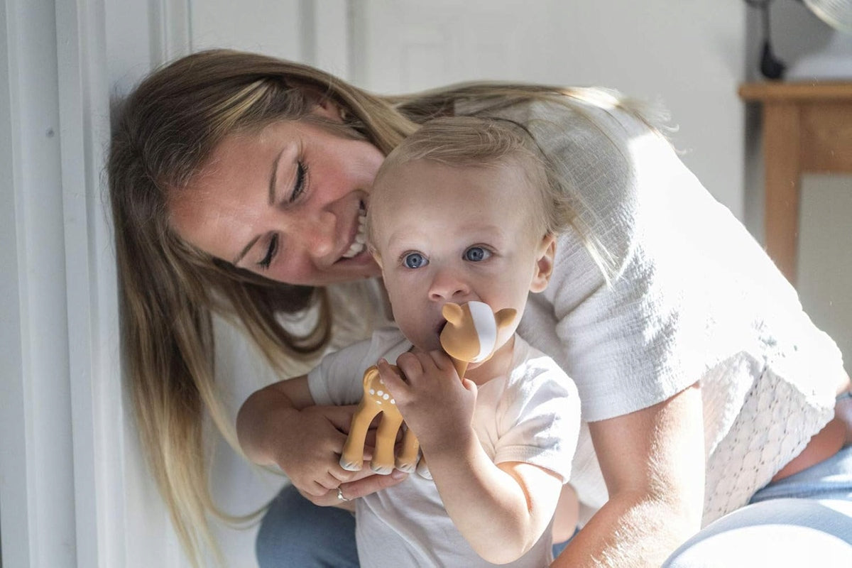 SOPHIE la GIRAFE kaucsuk rágóka síppal 15,5 cm FANFAN őzike