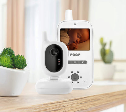 REER BabyCam digital baby monitor with 2.4" LCD display