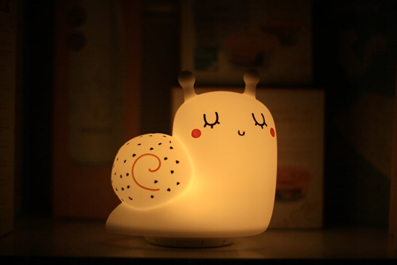 MINILAND Cosy Dreamer natlampe i silikone SNEGL 12,3 x 12,3 cm