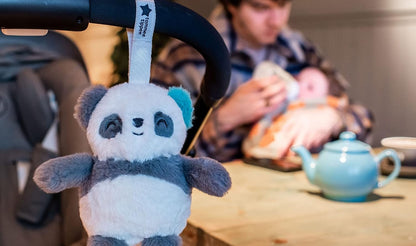 TOMMEE TIPPEE PipPanda zawieszka do wózka z pozytywką i lampką 12 cm, pluszowa panda do wózka dla niemowląt