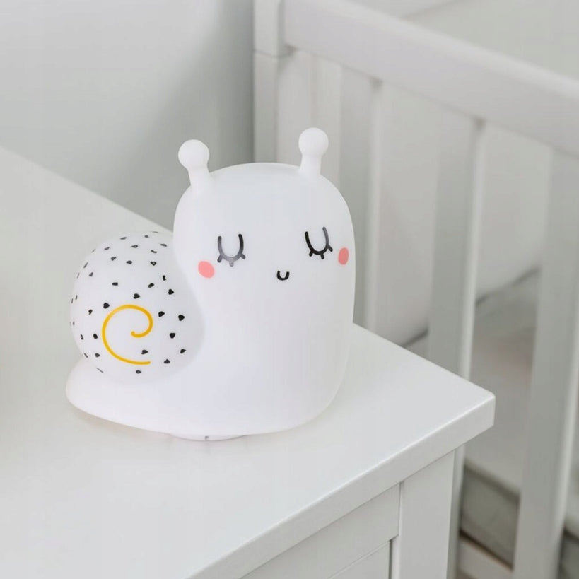 MINILAND Cosy Dreamer natlampe i silikone SNEGL 12,3 x 12,3 cm