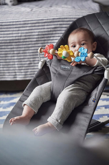 BABYBJORN Flying Friends bøjle i træ og plast til vippestol 31 cm