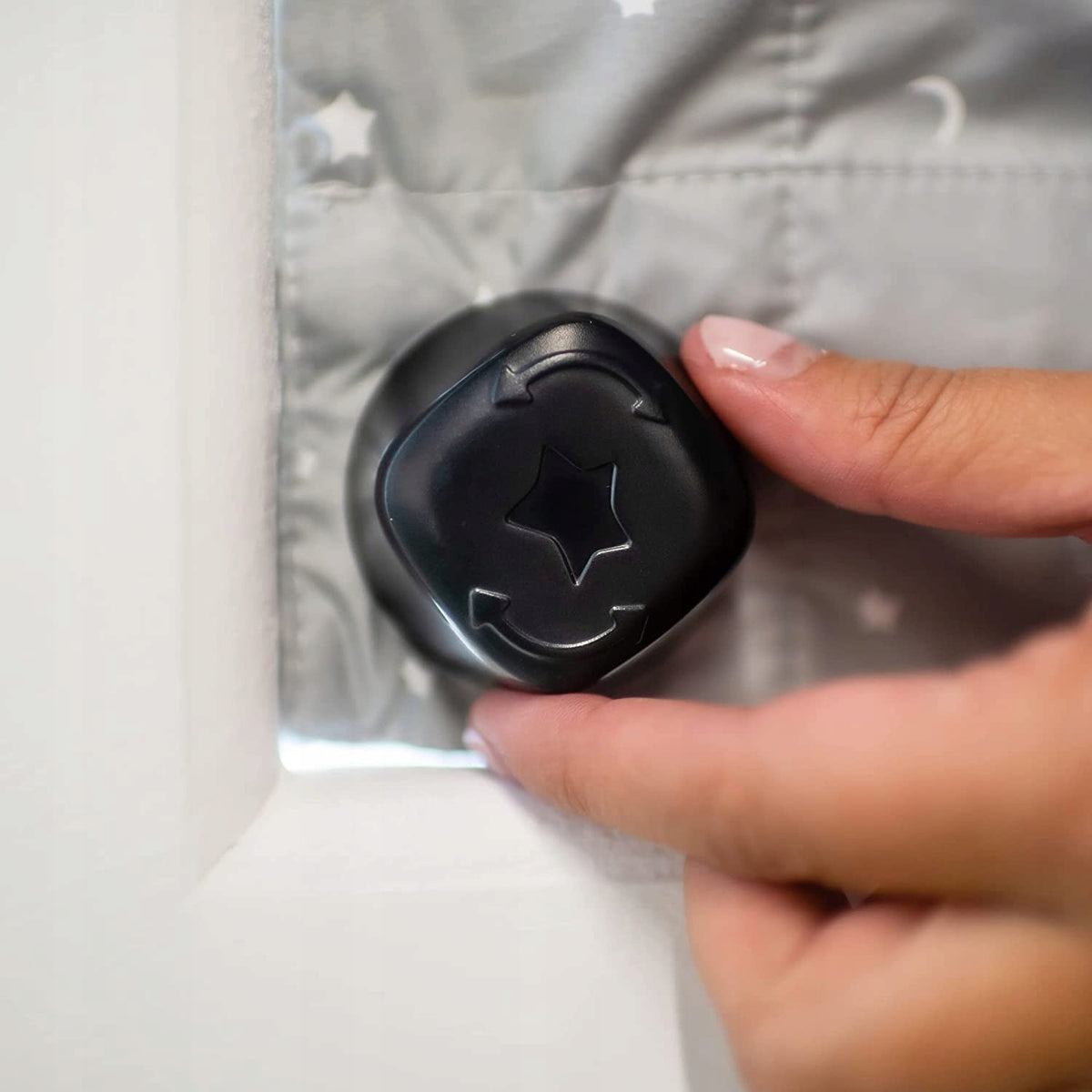 TOMMEE TIPPEE travel blackout blind with suction cups