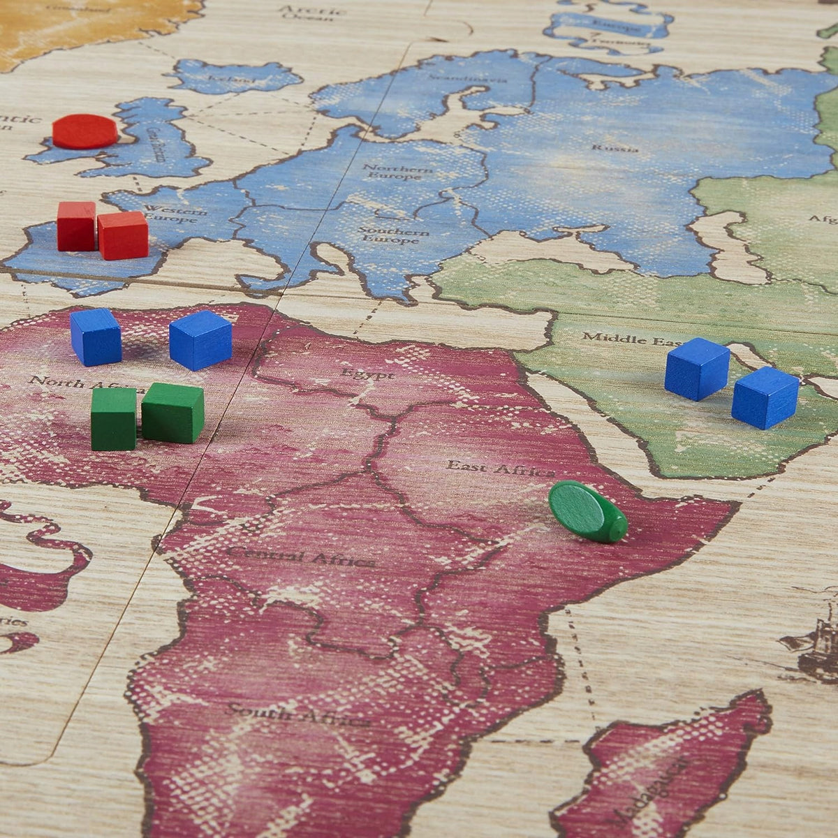 HASBRO Risk joc strategic cu tablă și pioni din lemn J. FRANCEZ
