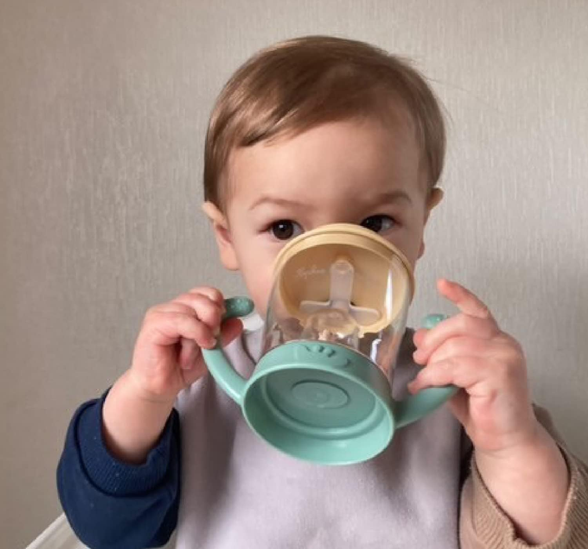 VULLI Sophie la Girafe csőrös itatópohár 180 ml 6 hónap+