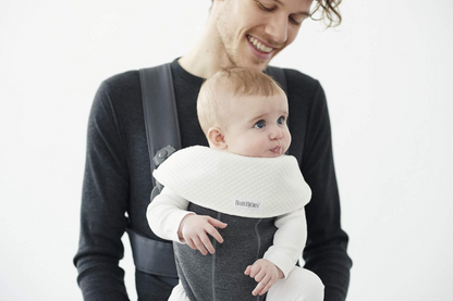 BABYBJORN előke hordozóhoz 2 db