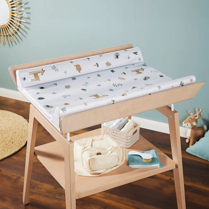 Rotho Babydesign Waldtiere — mata na drewnianym przewijaku, aranżacja poglądowa