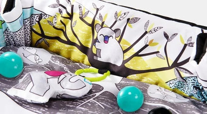 Kinderkraft Smartplay — zbliżenie podniesionego brzegu i wnętrza maty
