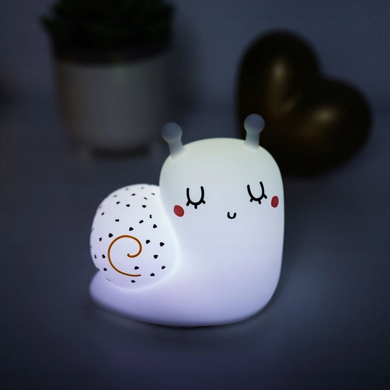 MINILAND Cosy Dreamer natlampe i silikone SNEGL 12,3 x 12,3 cm