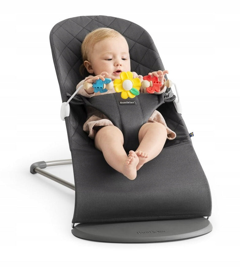 BABYBJORN Flying Friends bøjle i træ og plast til vippestol 31 cm